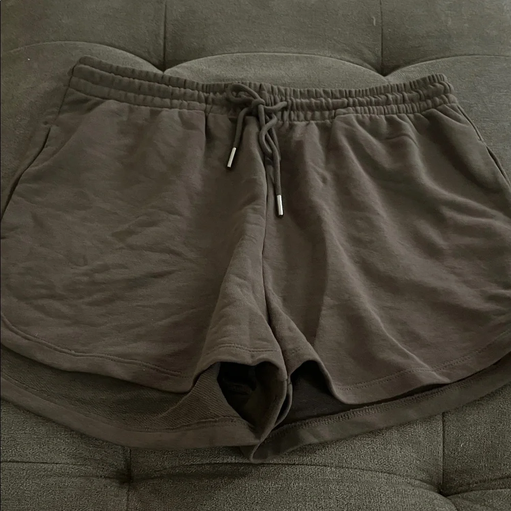 H&M Brown Women's Shorts - Picture 2 of 2